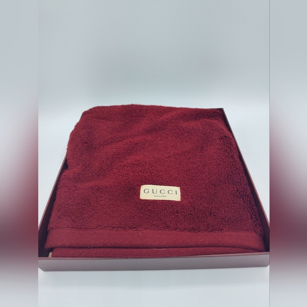 GUCCI Beauty Burgundy Luxury 16x16" Towel w/Box Exclusive Counter GWP